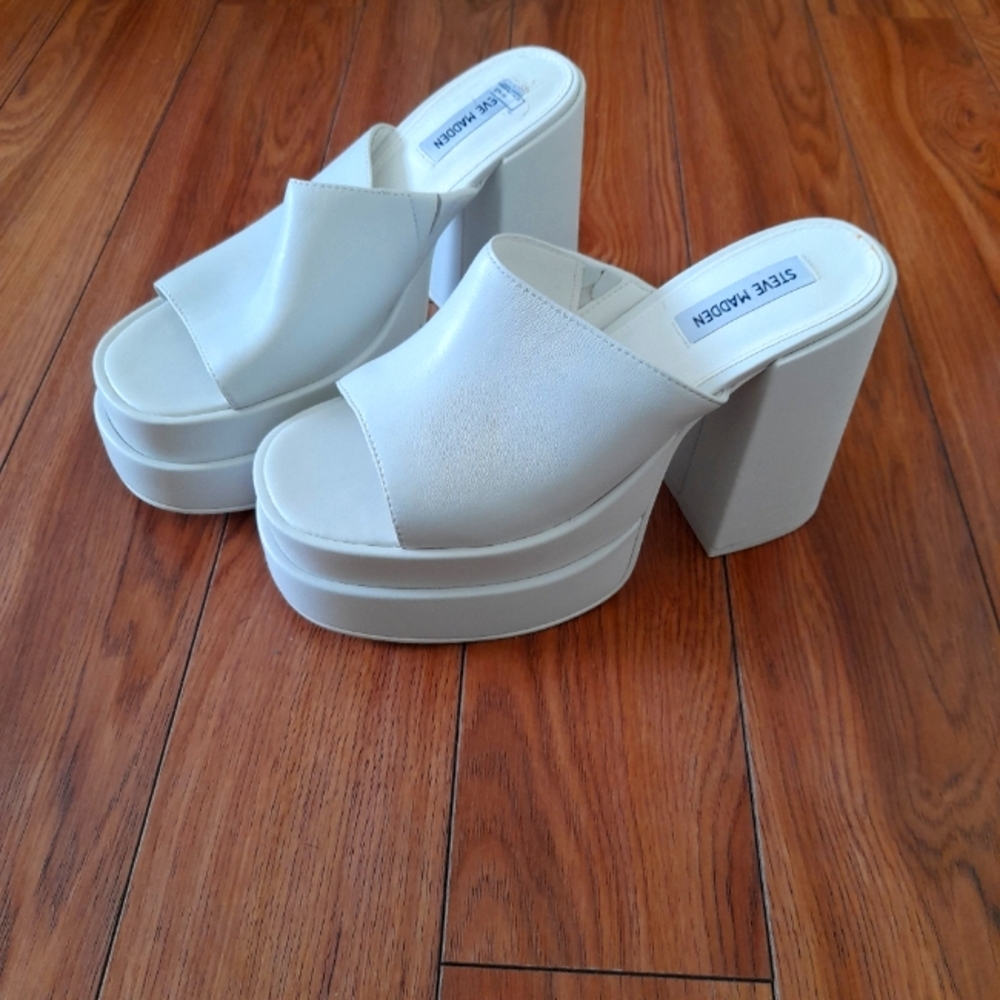 NWT Steve Madden platform heel sandals